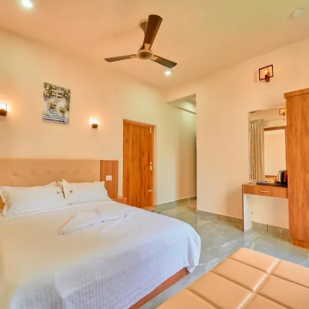 Glen Castle Vagamon Pool Resort By Voye Homes Exterior photo