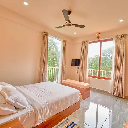 Glen Castle Vagamon Pool Resort By Voye Homes Exterior photo