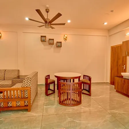 Glen Castle Vagamon Pool Resort By Voye Homes Exterior photo