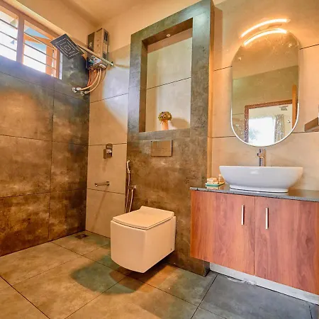Glen Castle Vagamon Pool Resort By Voye Homes Exterior photo