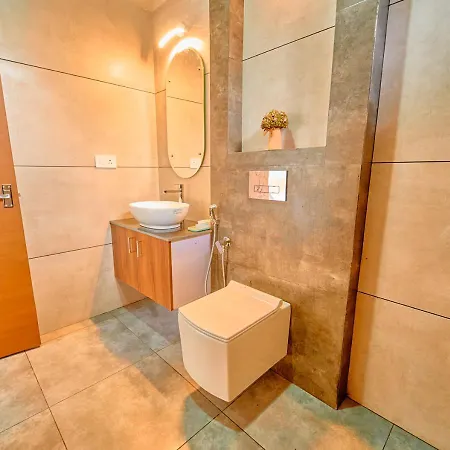 Glen Castle Vagamon Pool Resort By Voye Homes Exterior photo