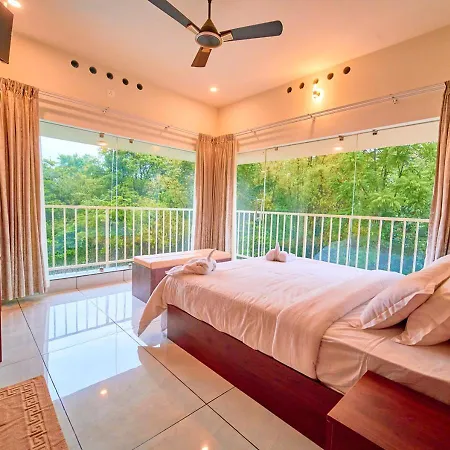 Glen Castle Vagamon Pool Resort By Voye Homes Exterior photo