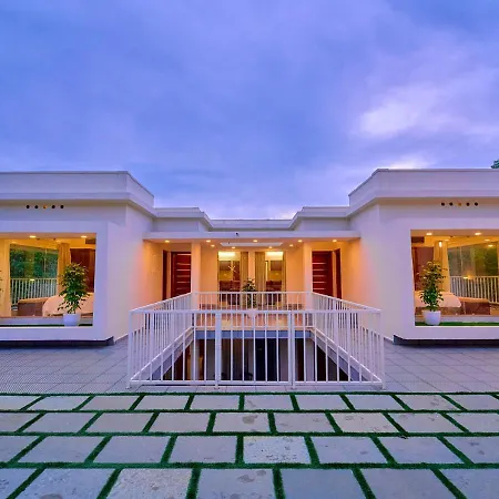 Glen Castle Vagamon Pool Resort By Voye Homes Exterior photo