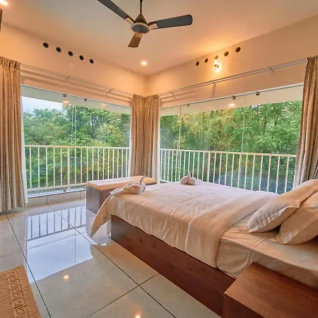 Glen Castle Vagamon Pool Resort By Voye Homes Exterior photo