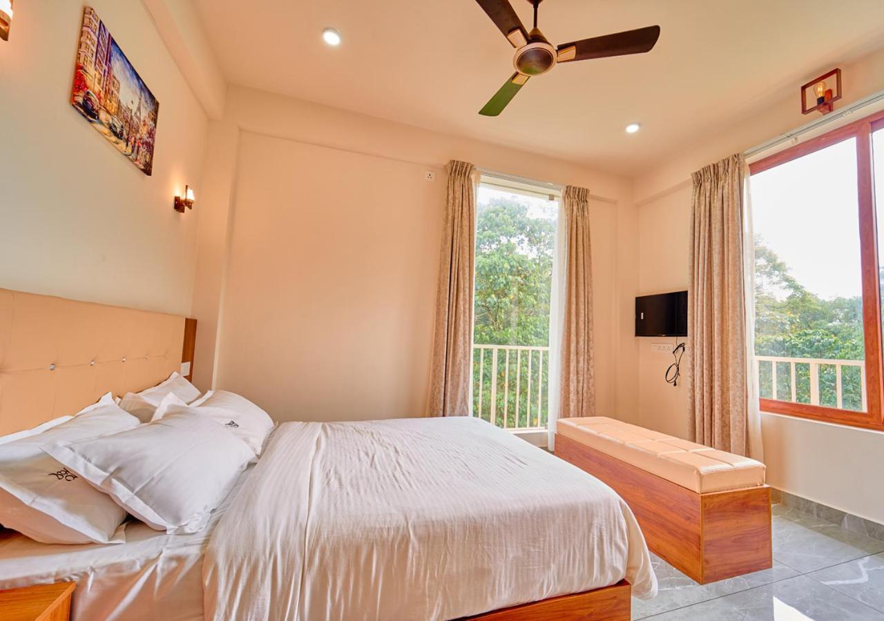 Glen Castle Pool By Voye Homes Apartment