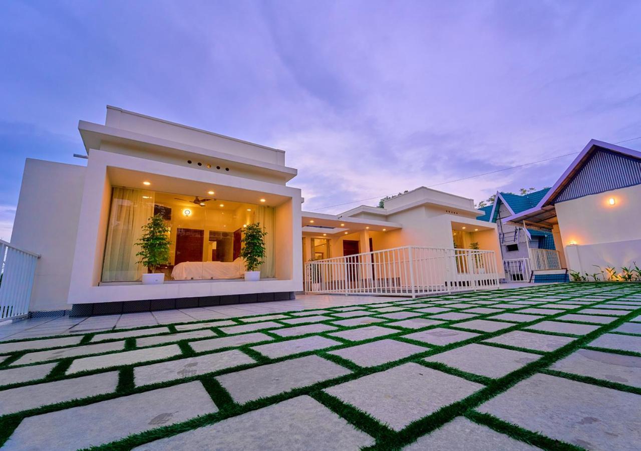 Glen Castle Pool By Voye Homes Apartment Vagamon
