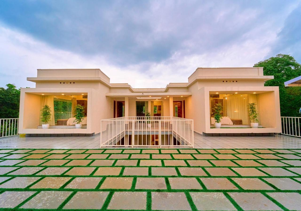 Glen Castle Pool By Voye Homes Apartment *