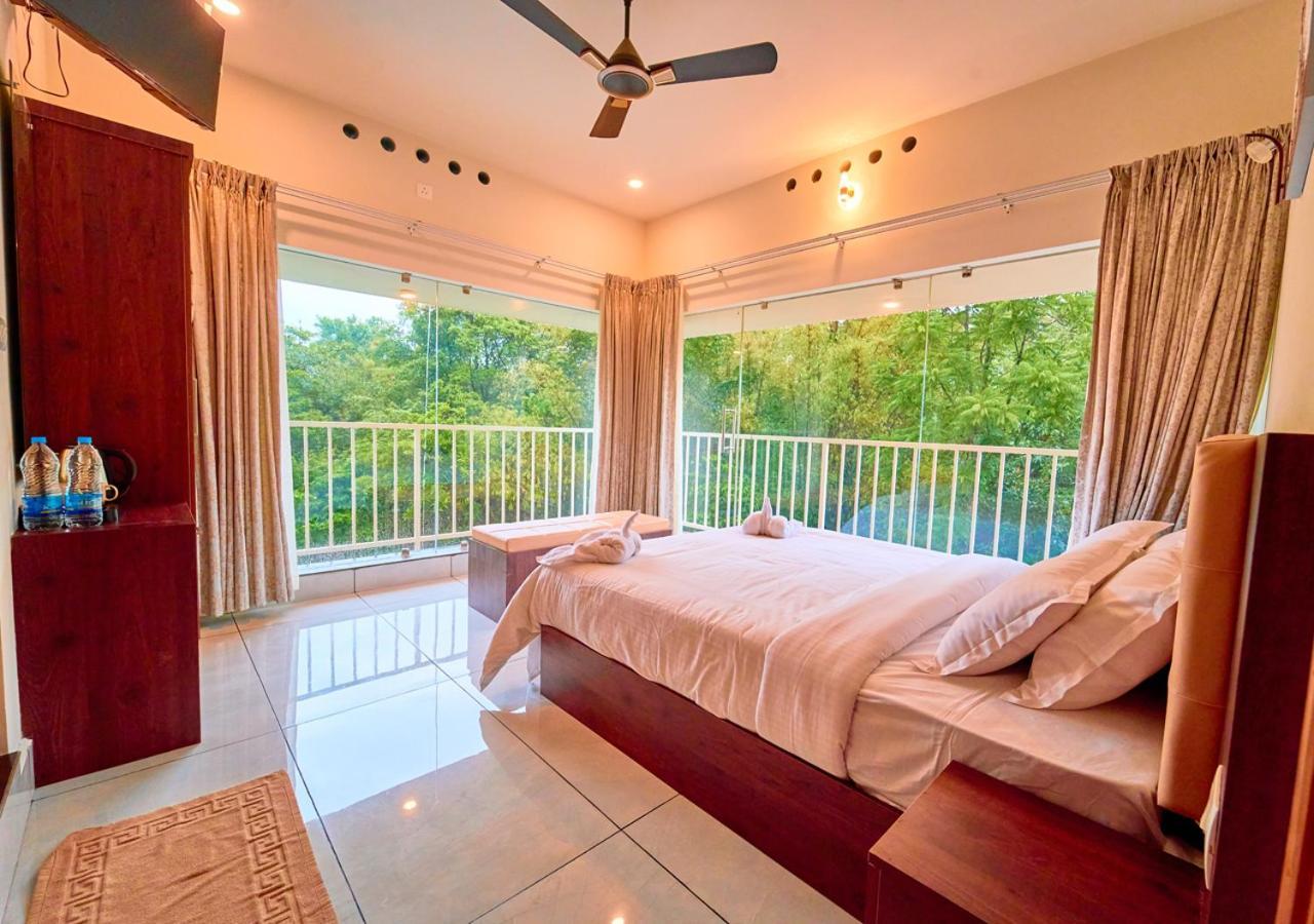 Glen Castle Pool By Voye Homes Apartment