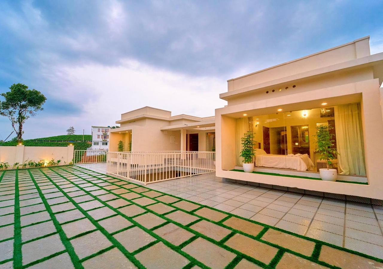 Glen Castle Pool By Voye Homes Apartment